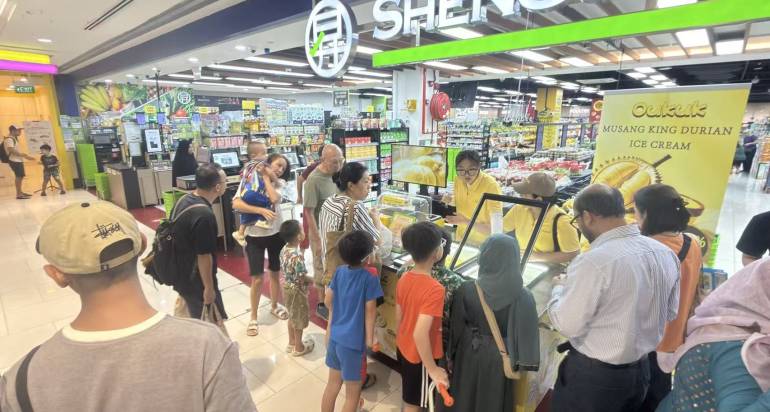 OUKUK Musang King Durian Ice Cream Lands at Sheng Siong KINEX Mall